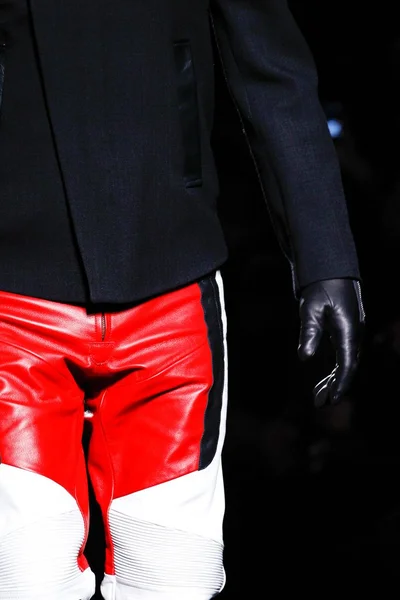 Look 30